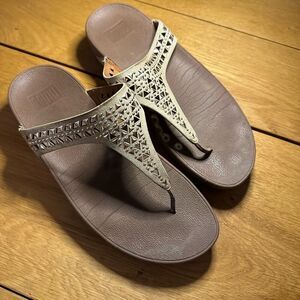 FitFlop Women's Carmel Toe-Post Suede Dress Sandal 9
